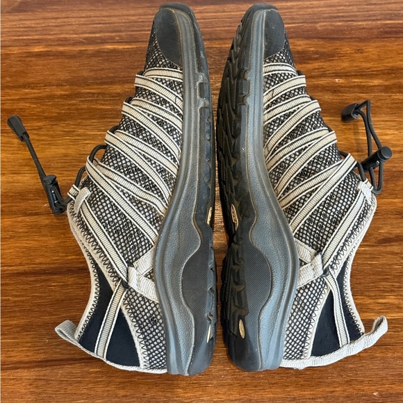 Chaco Size 7 Water Shoes Black Gray Outdoor Hiking River Lightweight Sport - Picture 7 of 9